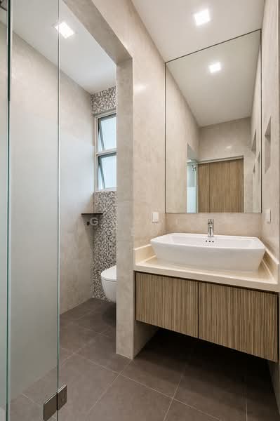 🏆 RENOVATED CORNER SEMI-D@THOMSON PARK! 1KM TO AI TONG & CATHOLIC HIGH!NEAR UPP THOMSON MRT! 🏆, Jalan Terubok, Jalan Sembilang,Jalan ikan merah, Jalan keli,Jalan Todak, Upper Thomson Road, Sin Ming Road, Jalan Binchang, Bright Hill Crescent, Bright Hill Drive, Jalan Belibas, Jalan Minggu, Jalan Khamis, Jalan Rabu, Jalan Isnin, Sin Ming Road, 8 Bedrooms, 3,605 sqft, Semi-Detached House For Sale, by Grace Teo, 500115011 - Bathroom - PropertyGuru.com.sg