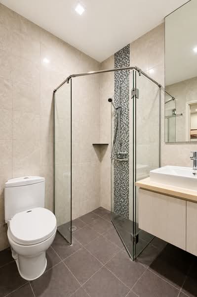 🏆 RENOVATED CORNER SEMI-D@THOMSON PARK! 1KM TO AI TONG & CATHOLIC HIGH!NEAR UPP THOMSON MRT! 🏆, Jalan Terubok, Jalan Sembilang,Jalan ikan merah, Jalan keli,Jalan Todak, Upper Thomson Road, Sin Ming Road, Jalan Binchang, Bright Hill Crescent, Bright Hill Drive, Jalan Belibas, Jalan Minggu, Jalan Khamis, Jalan Rabu, Jalan Isnin, Sin Ming Road, 8 Bedrooms, 3,605 sqft, Semi-Detached House For Sale, by Grace Teo, 500115011 - Bathroom - PropertyGuru.com.sg