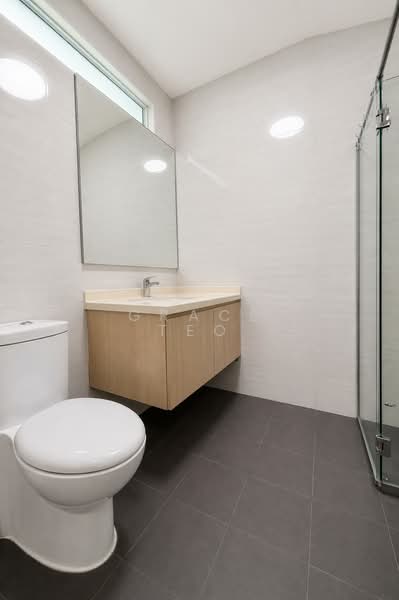 🏆 RENOVATED CORNER SEMI-D@THOMSON PARK! 1KM TO AI TONG & CATHOLIC HIGH!NEAR UPP THOMSON MRT! 🏆, Jalan Terubok, Jalan Sembilang,Jalan ikan merah, Jalan keli,Jalan Todak, Upper Thomson Road, Sin Ming Road, Jalan Binchang, Bright Hill Crescent, Bright Hill Drive, Jalan Belibas, Jalan Minggu, Jalan Khamis, Jalan Rabu, Jalan Isnin, Sin Ming Road, 8 Bedrooms, 3,605 sqft, Semi-Detached House For Sale, by Grace Teo, 500115011 - Bathroom - PropertyGuru.com.sg