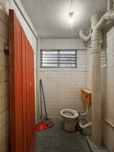 237 Yishun Ring Road, 237 Yishun Ring Road, 2 Bedrooms, 721 sqft, HDB Flat For Sale, by Bobby Ho, 500115014 - Bathroom - PropertyGuru.com.sg