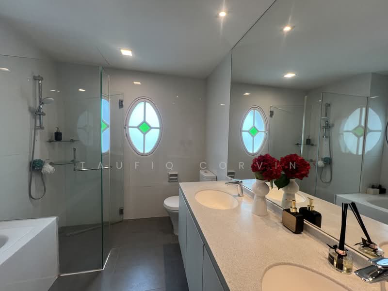 Gentle Villas, , 5 Bedrooms, 4,500 sqft, Detached House For Sale, by Taufiq Corvin, 500115022 - Bathroom - PropertyGuru.com.sg