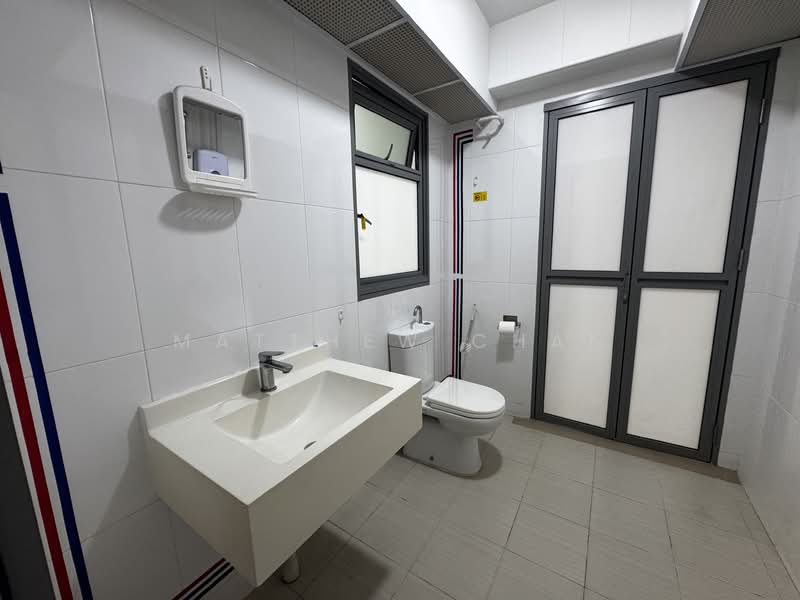 35 Margaret Drive, 35 Margaret Drive, 1 Bedroom, 506 sqft, HDB Flat For Sale, by Matthew Chan, 500115036 - Dual access bathroom - PropertyGuru.com.sg