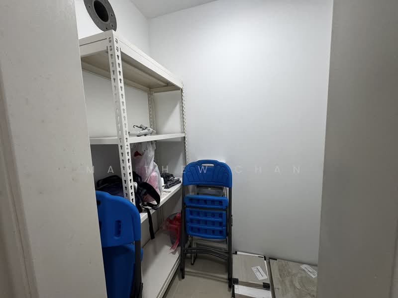 35 Margaret Drive, 35 Margaret Drive, 1 Bedroom, 506 sqft, HDB Flat For Sale, by Matthew Chan, 500115036 - Big store room. - PropertyGuru.com.sg