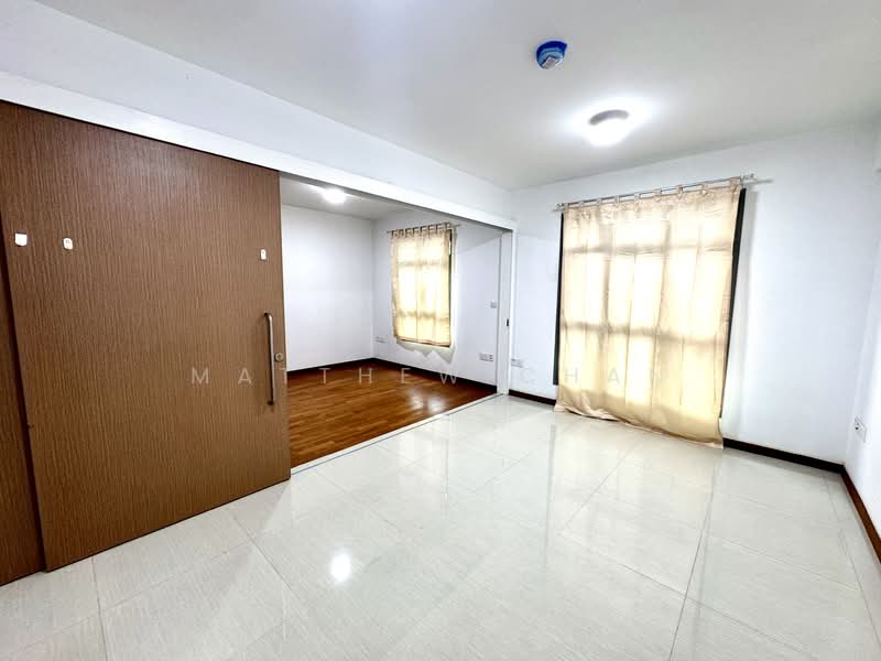Renovated move in condition 