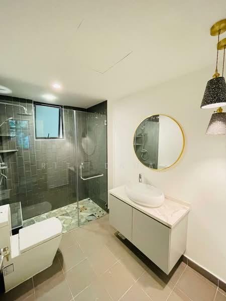 Spring Grove, 53 Grange Road, 2 Bedrooms, 1,335 sqft, Condominium For Sale, by Rita Danani, 500115038 - Bathroom - PropertyGuru.com.sg