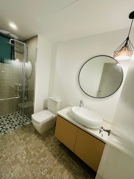 Spring Grove, 53 Grange Road, 2 Bedrooms, 1,335 sqft, Condominium For Sale, by Rita Danani, 500115038 - Bathroom - PropertyGuru.com.sg