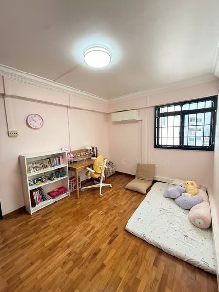 712 Yishun Avenue 5, 712 Yishun Avenue 5, 3 Bedrooms, 1,001 sqft, HDB Flat For Sale, by Ethan Chew, 500115041 - Bedroom - PropertyGuru.com.sg