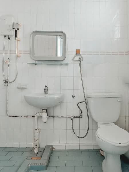 553 Hougang Street 51, 553 Hougang Street 51, 3 Bedrooms, 1,302 sqft, HDB Flat For Sale, by AARON LIM, 500115043 - Bathroom - PropertyGuru.com.sg