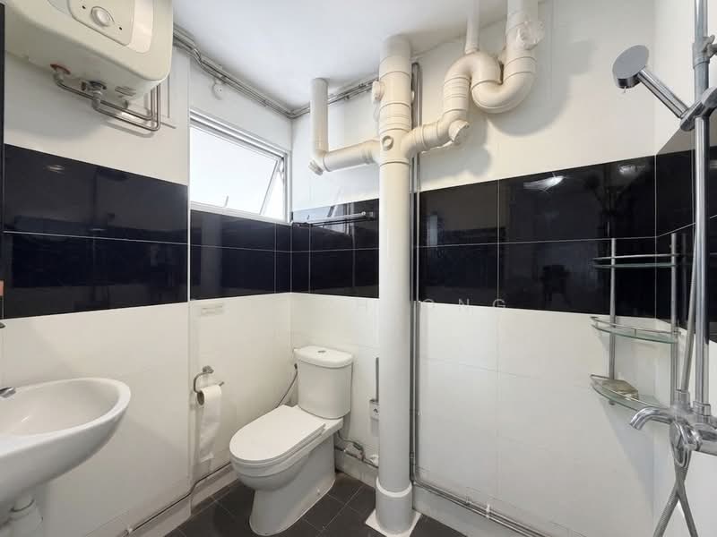 124 Paya Lebar Way, 124 Paya Lebar Way, 3 Bedrooms, 1,270 sqft, HDB Flat For Sale, by Sam Cheong, 500115072 - Bathroom - PropertyGuru.com.sg