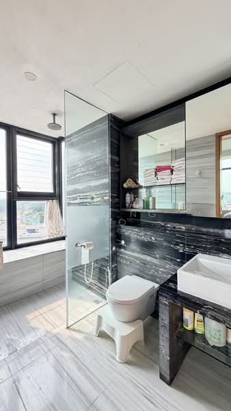 Cube 8, 376 Thomson Road, 2 Bedrooms, 893 sqft, Condominium For Sale, by Joe Ng Xu Hong 黄緒汯, 500115077 - Bathroom - PropertyGuru.com.sg