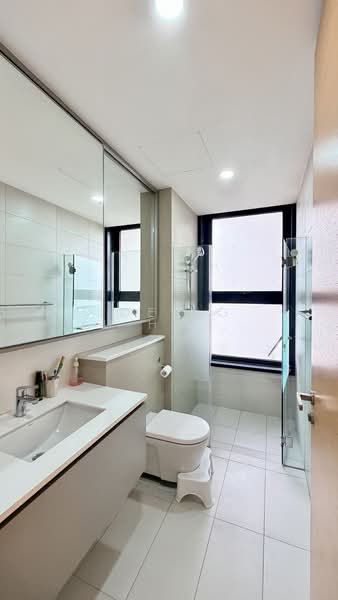 Cube 8, 376 Thomson Road, 2 Bedrooms, 893 sqft, Condominium For Sale, by Joe Ng Xu Hong 黄緒汯, 500115077 - Bathroom - PropertyGuru.com.sg