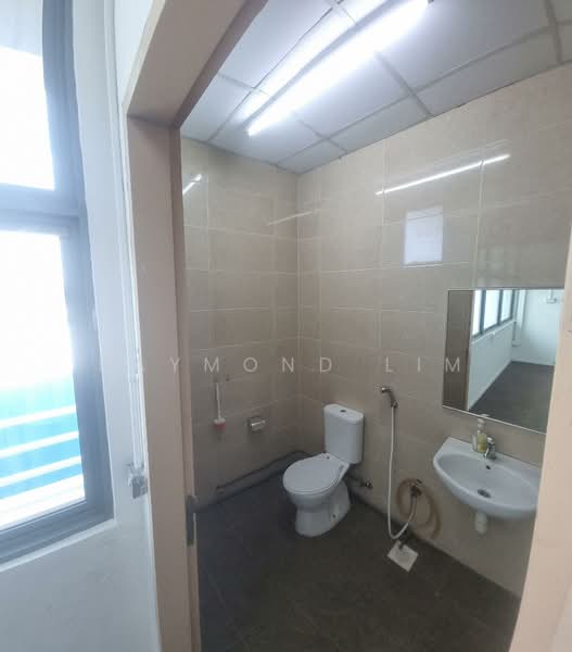 Woodlands Bizhub, 242 Woodlands Industrial Park E5, 883 sqft, Factory / Workshop (B2) For Sale, by Raymond Lim, 500115079 - Bathroom - CommercialGuru.com.sg