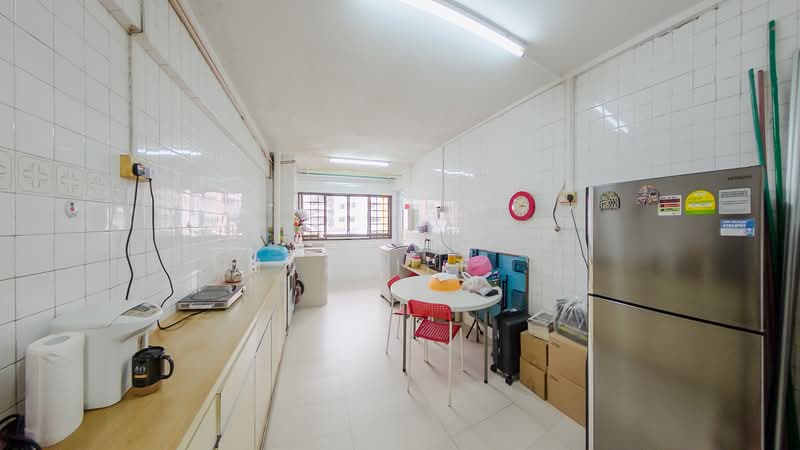 180 Ang Mo Kio Avenue 5, 180 Ang Mo Kio Avenue 5, 2 Bedrooms, 732 sqft, HDB Flat For Sale, by Nazriff ., 500115085 - Kitchen - PropertyGuru.com.sg