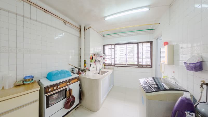 180 Ang Mo Kio Avenue 5, 180 Ang Mo Kio Avenue 5, 2 Bedrooms, 732 sqft, HDB Flat For Sale, by Nazriff ., 500115085 - Kitchen - PropertyGuru.com.sg