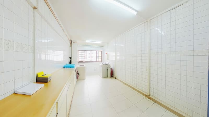 180 Ang Mo Kio Avenue 5, 180 Ang Mo Kio Avenue 5, 2 Bedrooms, 732 sqft, HDB Flat For Sale, by Nazriff ., 500115085 - Kitchen - PropertyGuru.com.sg