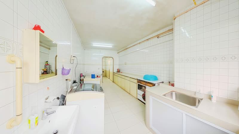 180 Ang Mo Kio Avenue 5, 180 Ang Mo Kio Avenue 5, 2 Bedrooms, 732 sqft, HDB Flat For Sale, by Nazriff ., 500115085 - Kitchen - PropertyGuru.com.sg