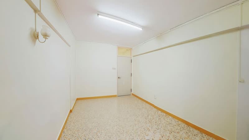 180 Ang Mo Kio Avenue 5, 180 Ang Mo Kio Avenue 5, 2 Bedrooms, 732 sqft, HDB Flat For Sale, by Nazriff ., 500115085 - Master Bedroom - PropertyGuru.com.sg