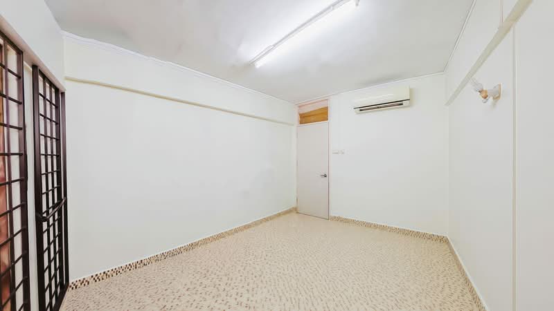 180 Ang Mo Kio Avenue 5, 180 Ang Mo Kio Avenue 5, 2 Bedrooms, 732 sqft, HDB Flat For Sale, by Nazriff ., 500115085 - Common Bedroom - PropertyGuru.com.sg
