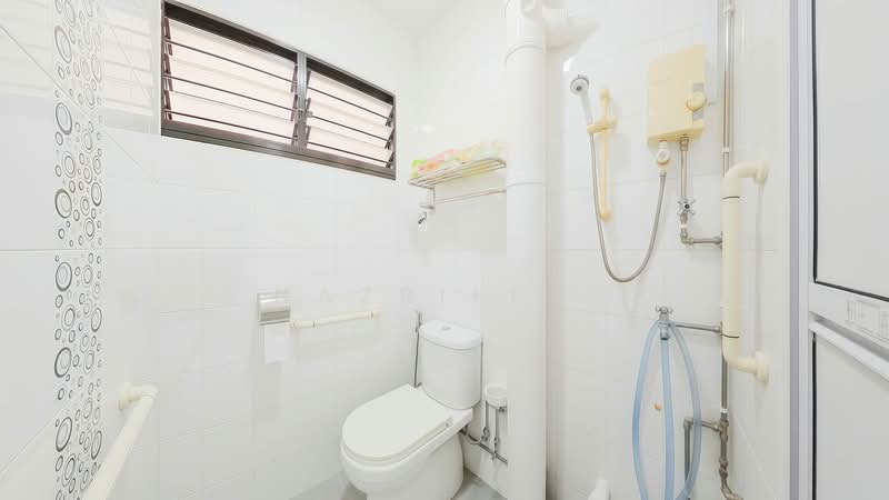 180 Ang Mo Kio Avenue 5, 180 Ang Mo Kio Avenue 5, 2 Bedrooms, 732 sqft, HDB Flat For Sale, by Nazriff ., 500115085 - Common Bathroom - PropertyGuru.com.sg