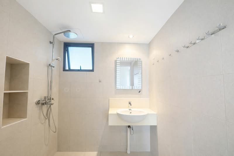 Pinnacle @ Duxton, 1 Cantonment Road, 3 Bedrooms, 1,011 sqft, HDB Flat For Sale, by Foo Jen Huey, 500115087 - Bathroom - PropertyGuru.com.sg