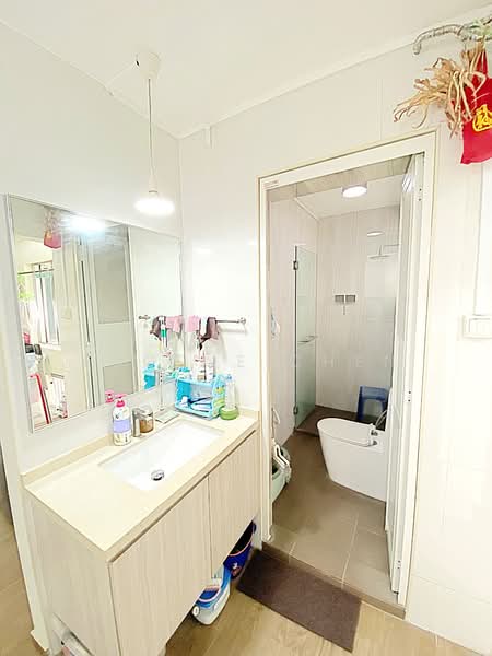 852 Jurong West Street 81, 852 Jurong West Street 81, 4 Bedrooms, 1,378 sqft, HDB Flat For Sale, by Eugene Chen, 500115097 - Bathroom - PropertyGuru.com.sg