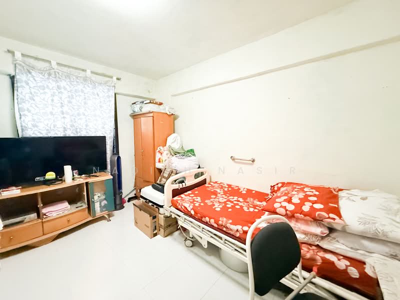 519 Bedok North Avenue 1, 519 Bedok North Avenue 1, 2 Bedrooms, 721 sqft, HDB Flat For Sale, by Nadiah Nasir, 500115101 - Bedroom - PropertyGuru.com.sg