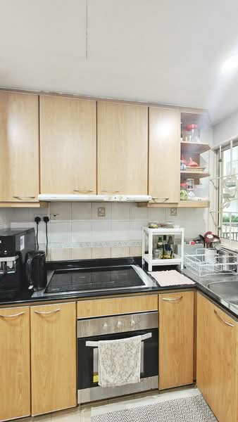Yishun Emerald, 28 Canberra Drive, 3 Bedrooms, 1,538 sqft, Condominium For Sale, by Rey Ng, 500115110 - Kitchen - PropertyGuru.com.sg