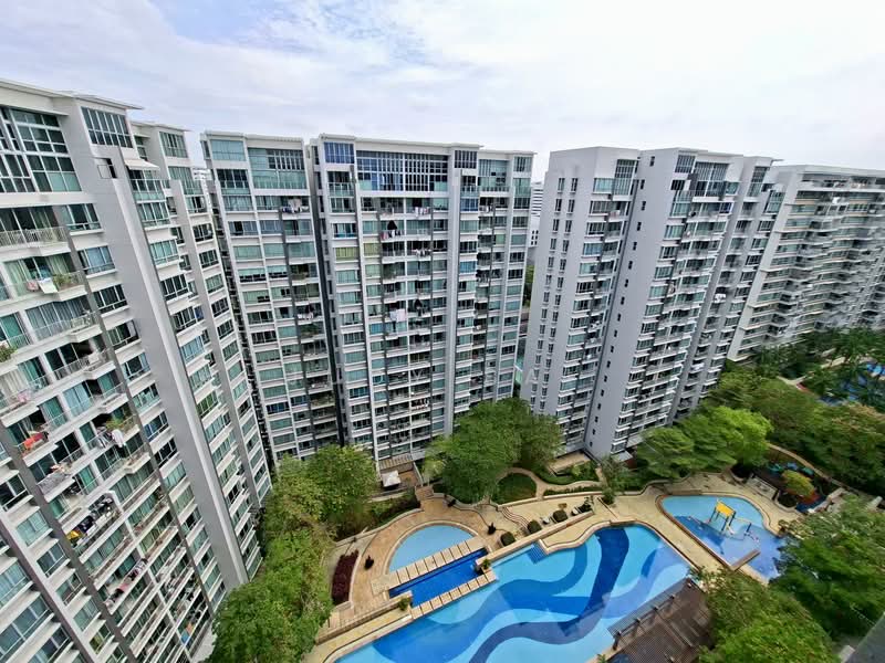 Lakeholmz, 82 Corporation Road, 4 Bedrooms, 2,142 sqft, Condominium For Rent, by Judy Bai, 500115163 - Pool View - PropertyGuru.com.sg