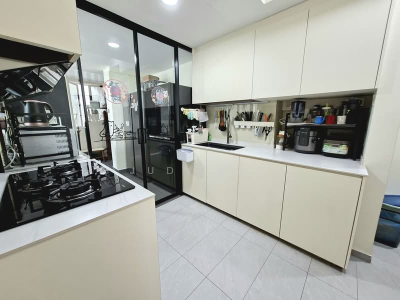 Lakeholmz, 82 Corporation Road, 4 Bedrooms, 2,142 sqft, Condominium For Rent, by Judy Bai, 500115163 - Kitchen - PropertyGuru.com.sg