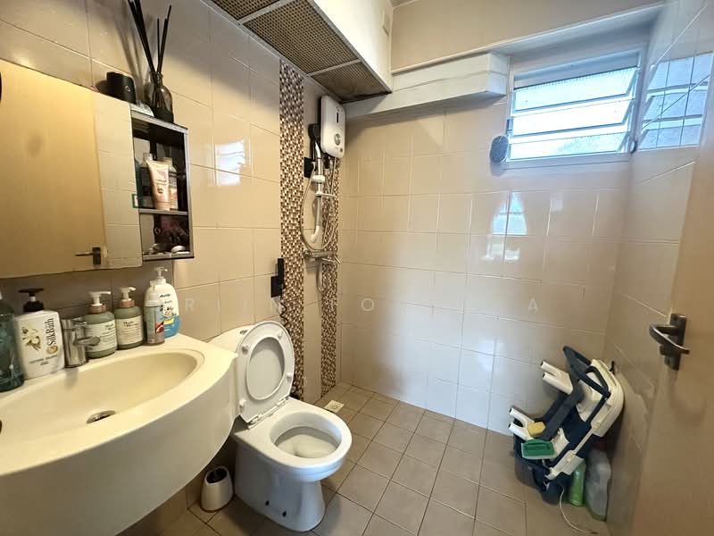 886A Woodlands Drive 50, 886A Woodlands Drive 50, 2 Bedrooms, 721 sqft, HDB Flat For Sale, by Sriin Fonseka, 500115172 - Bathroom - PropertyGuru.com.sg
