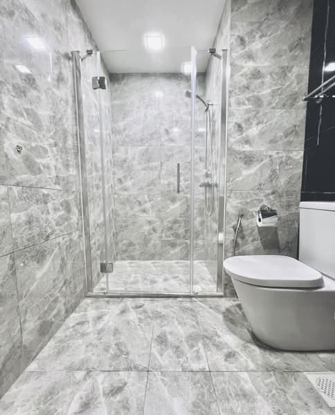 The Santorini, 21 Tampines Street 86, 1 Bedroom, 463 sqft, Condominium For Sale, by Max Ang, 500115176 - Bathroom - PropertyGuru.com.sg