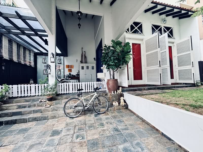 A Private Sanctuary — Single Storey Living with 11m Ceiling Volume, Siglap Avenue South, Frankel Avenue, Siglap Drive, 4 Bedrooms, 2,500 sqft, Semi-Detached House For Sale, by Razak ., 500115185 - Exterior - PropertyGuru.com.sg