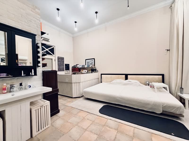 A Private Sanctuary — Single Storey Living with 11m Ceiling Volume, Siglap Avenue South, Frankel Avenue, Siglap Drive, 4 Bedrooms, 2,500 sqft, Semi-Detached House For Sale, by Razak ., 500115185 - Bedroom - PropertyGuru.com.sg