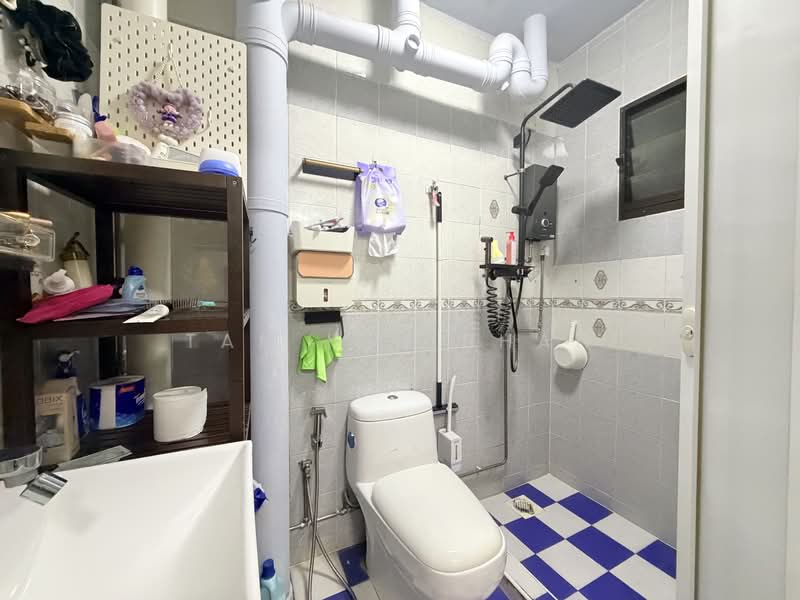 657A Jurong West Street 65, 657A Jurong West Street 65, 3 Bedrooms, 979 sqft, HDB Flat For Sale, by Tan Hui Shan, 500115197 - Bathroom - PropertyGuru.com.sg