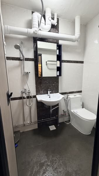 619 Choa Chu Kang North 7, 619 Choa Chu Kang North 7, 3 Bedrooms, 134 sqft, HDB Flat For Sale, by RASHILLAH ABDUL HAMID, 500115199 - Bathroom - PropertyGuru.com.sg