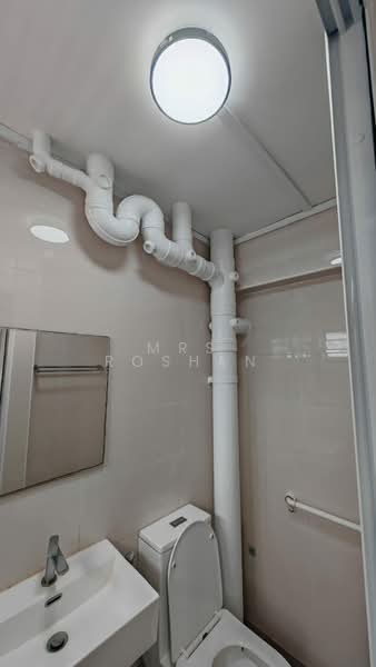 445 Hougang Avenue 8, 445 Hougang Avenue 8, 3 Bedrooms, 1,130 sqft, HDB Flat For Rent, by Mrs Roshan, 500115216 - Bathroom - PropertyGuru.com.sg