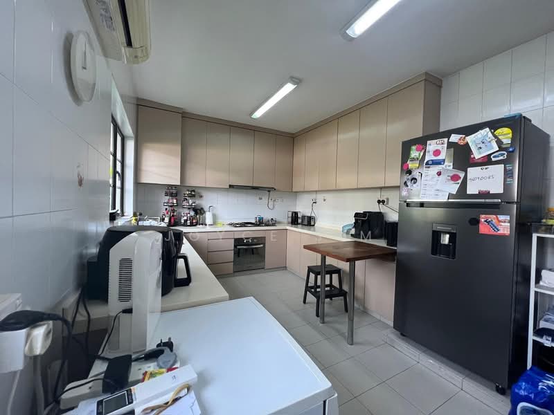 Renovated, Tastefully done up house, 1km to Nanyang Primary School, Duchness Avenue, coronation road, Kingsmead, Kings road, 4 Bedrooms, 4,000 sqft, Detached House For Rent, by Joyce Sim, 500115243 - Kitchen - PropertyGuru.com.sg