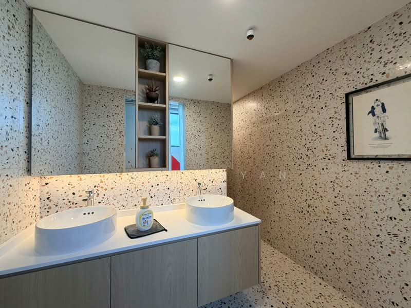 CT Hub 2, 114 Lavender Street, 6,803 sqft, Light Industrial (B1) For Sale, by Sophia Yan, 500115267 - Bathroom - CommercialGuru.com.sg