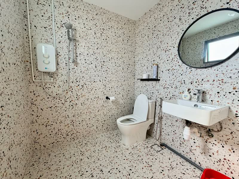 CT Hub 2, 114 Lavender Street, 6,803 sqft, Light Industrial (B1) For Sale, by Sophia Yan, 500115267 - Bathroom - CommercialGuru.com.sg