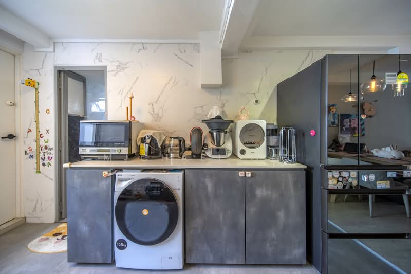 26 Toa Payoh East, 26 Toa Payoh East, 2 Bedrooms, 721 sqft, HDB Flat For Sale, by Michael Ooi, 500115285 - Kitchen - PropertyGuru.com.sg