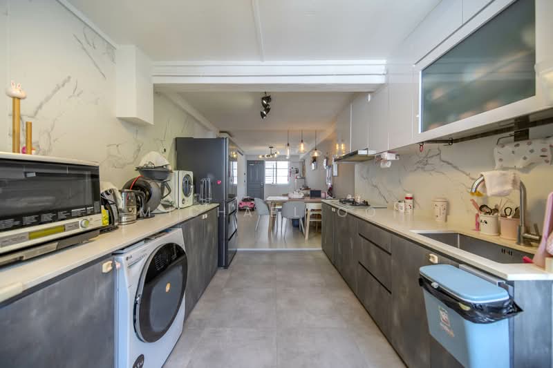 26 Toa Payoh East, 26 Toa Payoh East, 2 Bedrooms, 721 sqft, HDB Flat For Sale, by Michael Ooi, 500115285 - Kitchen - PropertyGuru.com.sg