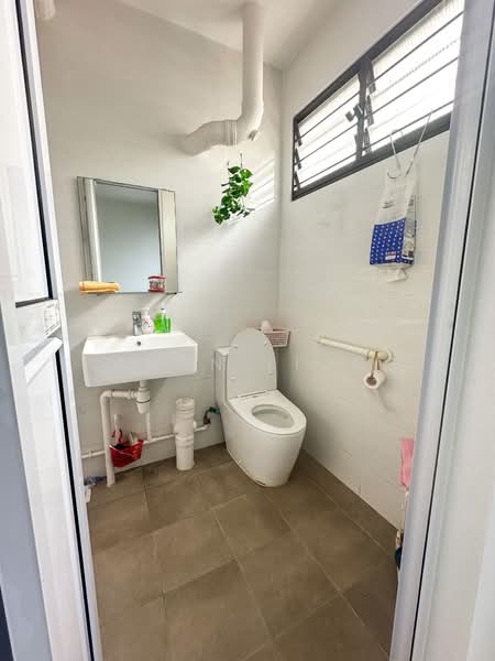 101 Simei Street 1, 101 Simei Street 1, 3 Bedrooms, 1,119 sqft, HDB Flat For Sale, by Aaron Liong, 500115286 - Bathroom - PropertyGuru.com.sg