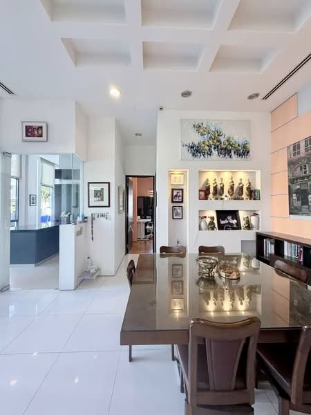 For Sale - Must Sell! Opera Estate Renovated Corner Terrace