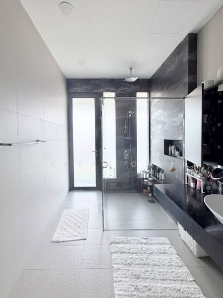 Must Sell! Opera Estate Renovated Corner Terrace, Rienzi Street, Aida Street, Siglap Road, 6 Bedrooms, 3,300 sqft, Corner Terrace For Sale, by Bryan Ong, 500115287 - Bathroom - PropertyGuru.com.sg