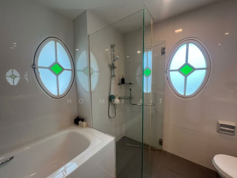 Gentle Villas, Gentle Drive, 5 Bedrooms, 4,500 sqft, Detached House For Sale, by Ho Mei Kit, 500115295 - Bathroom - PropertyGuru.com.sg