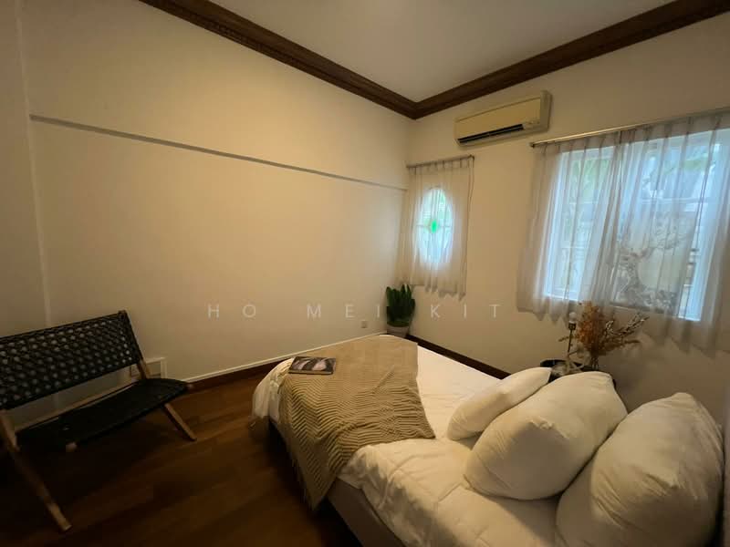 Gentle Villas, Gentle Drive, 5 Bedrooms, 4,500 sqft, Detached House For Sale, by Ho Mei Kit, 500115295 - Bedroom - PropertyGuru.com.sg