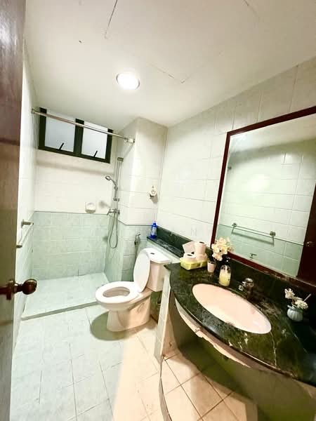 Summerdale, 2 Boon Lay Drive, 3 Bedrooms, 1,195 sqft, Condominium For Sale, by Sk Mani, 500115301 - Bathroom - PropertyGuru.com.sg
