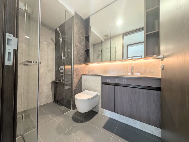 Tembusu Grand, 94 Jalan Tembusu, 2 Bedrooms, 743 sqft, Condominium For Rent, by Leon Khiu, 500115331 - Common Bathroom - PropertyGuru.com.sg