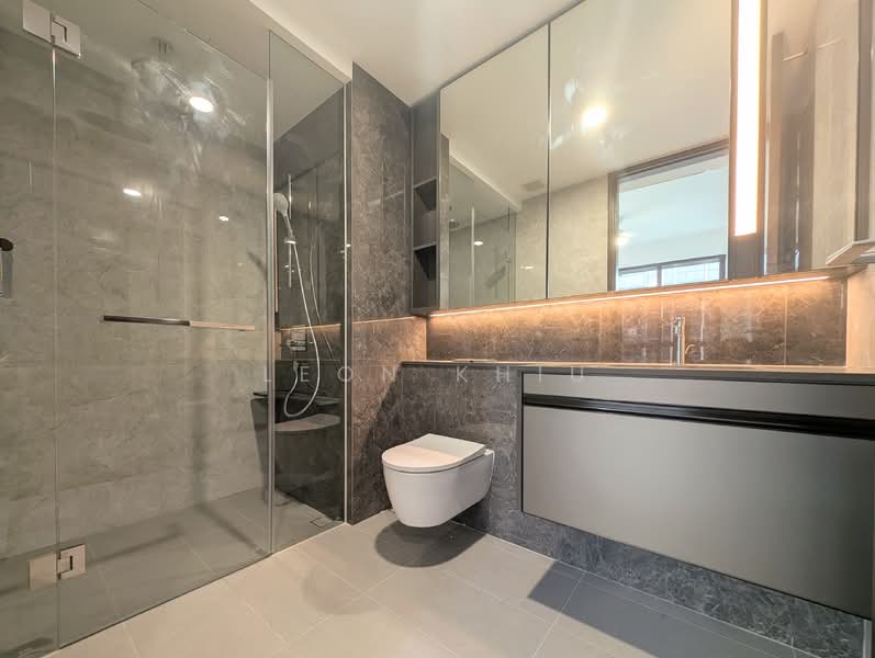 Tembusu Grand, 94 Jalan Tembusu, 2 Bedrooms, 743 sqft, Condominium For Rent, by Leon Khiu, 500115331 - Master Bathroom - PropertyGuru.com.sg