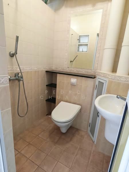 891 Tampines Avenue 8, 891 Tampines Avenue 8, 3 Bedrooms, 1,076 sqft, HDB Flat For Sale, by Pedro Chuang, 500115352 - Common Toilet - PropertyGuru.com.sg